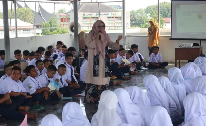 SMPN 2 Padang menggelar MPLS Tahun Ajaran 2026/2027 di lingkungan sekolah, Selasa (14/7/2026). (Foto: Pemko Padang)