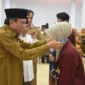 Wakil Wali Kota Padang, Maigus Nasir melepas 345 mahasiswa KKN UIN Imam Bonjol Padang di Palanta Rumah Dinas Wali, Senin (20/7/2026). (Foto: Pemko Padang)