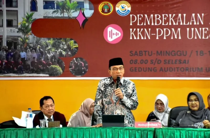 Wakil Wali Kota Padang Maigus Nasir menjadi pemateri pada kegiatan pembekalan mahasiswa KKN-PPM Unes 2026 di Auditorium Unes, Sabtu (18/7/2026). (Foto: Pemko Padang)