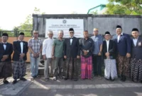 Menhaj RI, Mochammad Irfan Yusuf, meninjau lahan untuk pembangunan Asrama Haji Bali di Jalan Pemelisan, Banjar Suwung Batan Kendal, Sesetan, Denpasar, Kamis (23/7/2026). (Foto: Kemenhaj)