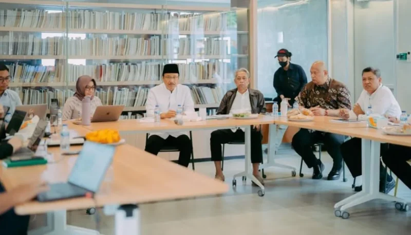 Menteri Sosial Saifullah Yusuf bersama Wakil Menteri Sosial Agus Jabo Priyono mengunjungi kantor ICW di Kalibata Timur, Pancoran, Jakarta Selatan, Jumat (24/7/2026). (Foto: Kemensos)