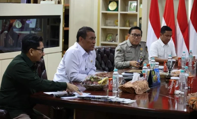 Mentan Amran menerima audiensi PINSAR di Kantor Pusat Kementerian Pertanian, Jakarta, Senin (27/7). (Foto: Ditjen PKH Kementan)