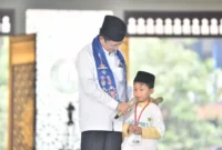 Menteri Agama Nasaruddin Umar bersama peserta didik baru. (Foto: Ist/Kemenag)