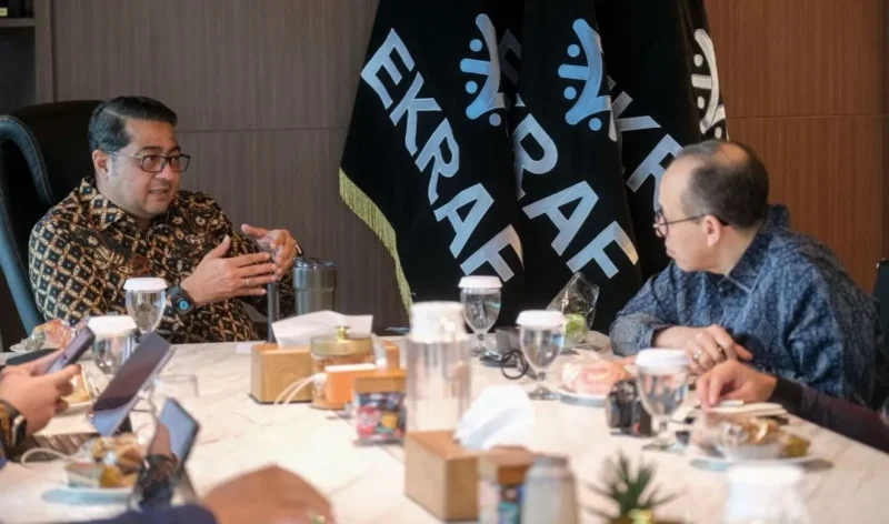 Menteri Ekonomi Kreatif/Kepala Badan Ekraf, Teuku Riefky Harsya, menerima audiensi Duta Besar Luar Biasa dan Berkuasa Penuh RI untuk Kanada, Muhsin Syihab, di Kantor Kementerian Ekraf, Jakarta, Kamis (2/7). (Foto: Kementerian Ekraf)