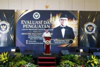 Menhaj RI Mochamad Irfan Yusuf saat membuka Evaluasi Penguatan Layanan Penyelenggaraan Ibadah Haji Provinsi Kalimantan Selatan dan Embarkasi Banjarmasin Tahun 1447 H/2026 M di Banjarbaru, Kamis (9/7/2026). (Foto: Kemenhaj)