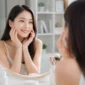 7 Mitos kesehatan kulit yang masih dipercaya. (Foto: AI Generate)