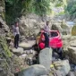 Mobil Daihatsu Ayla terjun ke jurang sedalam sekitar 50 meter di kawasan Malibo Anai, Rabu (1/7/2026) sekitar pukul 06.00 WIB. (Foto: Satlantas Padang Pariaman) 