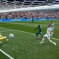 Momen pemain Senegal melesatkan bola ke gawang Belgia. (Foto: FIFA.com)