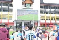 Warga memadati nobar Piala Dunia 2026 di Kantor Gubernur Sumbar. (Foto: ADPSB)