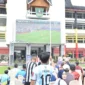 Warga memadati nobar Piala Dunia 2026 di Kantor Gubernur Sumbar. (Foto: ADPSB)