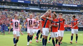 Striker Norwegia Erling Haaland menjadi bintang lapangan lewat dua golnya ke gawang Brasil. (Foto: FIFA.com)