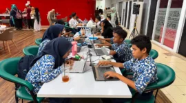 Para peserta menunjukkan kreativitas dan kemampuan di bidang animasi serta pengembangan gim PIAGEX 2026, Minggu (26/7/2026). (Foto: Pemko Padang)