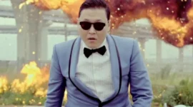 PSY mencetak sejarah setelah Gangnam Style menjadi video musik artis Asia pertama yang menembus 6 miliar penayangan di YouTube.(Foto: SOOMPI)