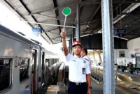 PT KAI (Persero) Divre II Sumbar menyediakan 18.122 tiket kereta api lokal yang dapat dipesan masyarakat hingga berakhirnya masa libur sekolah pada 12 Juli 2026. (Foto: PT KAI Divre II Sumbar)