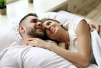 Ilustrasi pasangan menikmati momen kebersamaan di tempat tidur. (Foto: Pexels)