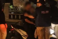 Petugas Satpol PP Padang menjaring perempuan yang masih berada di ruang publik hingga menjelang subuh. (Foto: Humas Satpol PP Padang)