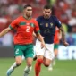Pemain Maroko Achraf Hakimi dibayangi oleh pemain Prancis Theo Hernandez pada pertandingan semifinal Piala Dunia Qatar 2022. (Foto: FIFA.com)
