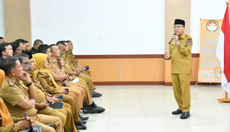 Wakil Wali Kota Padang Maigus Nasir memberikan pembekalan kepada 30 personel Dubalang Kota se-Kecamatan Lubuk Begalung. (Foto: Pemko Padang)