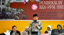 Wakil Wali Kota Padang Maigus Nasir saat menjadi pemateri utama dalam pembekalan mahasiswa KKN-PPM Unes 2026 di Auditorium Unes, Sabtu (18/7/2026). (Foto: Pemko Padang)