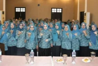 Ketua TP-PKK Padang, Dian Puspita Fadly Amran, membuka kegiatan Pembekalan Persiapan Lomba Gerakan PKK dan Lomba Kelompok Dasawisma Berprestasi Tingkat Kota Padang Tahun 2026. (Foto: Pemko Padang)