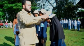 Wali Kota Padang, Fadly Amran membuka Diksista MAN 3 Padang di Bumi Perkemahan Sungrilla, Sungai Lareh, Lubuk Minturun, Senin (27/7/2026). (Foto: Pemko Padang)