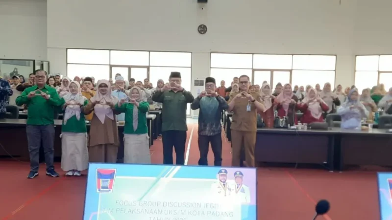 Pembukaan FGD Tim Pelaksana UKS/M Kota Padang Tahun 2026 di Gedung Bagindo Aziz Chan, Balai Kota Padang, Selasa (28/7).
