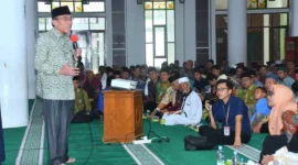 Wakil Wali Kota Padang, Maigus Nasir meluncurkan Program 3T di Masjid Agung Nurul Iman, Sabtu (11/7/2026). (Foto: Pemko Padang)