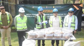 Pemusnahan 312 Ton MBM Asal Brasil Terkontaminasi Porcine di fasilitas pengolahan limbah PT PPLI, Cileungsi, Bogor, Rabu (22/7). (Foto: Ditjen PKH Kementan)