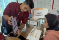 Kasi Kesos Kecamatan Koto Tangah, Wahyudi Edwar pada kegiatan pendaftaran Perlinsos di Kecamatan Koto Tangah, Kamis (30/7/2026). (Foto: Pemko Padang)