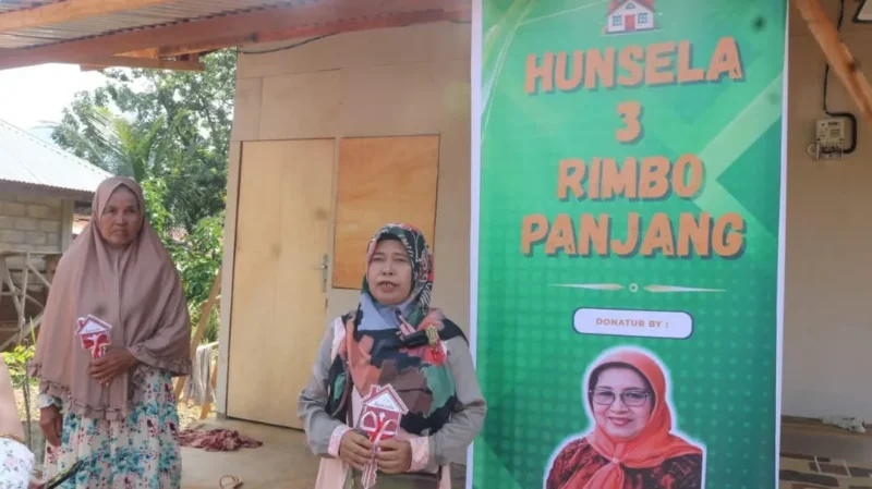Penyintas banjir bandang Batu Busuak bersyukur menempati Hunsela setelah berbulan-bulan mengungsi dan mengontrak rumah di Padang. (Foto: Pemko Padang)