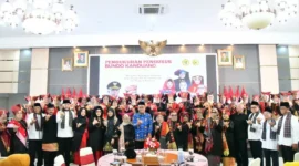 Wali Kota Padang Fadly Amran saat Pengukuhan Pengurus Bundo Kanduang IKTD Sumbar masa bakti 2026-2031 di Auditorium Istana Gubernur. (Foto: Pemko Padang)