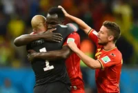 Momen penyerang Belgia Romelu Lukaku dan Kiper AS Tim Howard berpelukan saat pertemua mereka di babak 16 besar Piala Dunia 2014. (Foto: FIFA.com) 