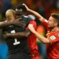 Momen penyerang Belgia Romelu Lukaku dan Kiper AS Tim Howard berpelukan saat pertemua mereka di babak 16 besar Piala Dunia 2014. (Foto: FIFA.com) 