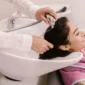 Ilustrasi wanita menjalani perawatan rambut. (Foto: Pexels)