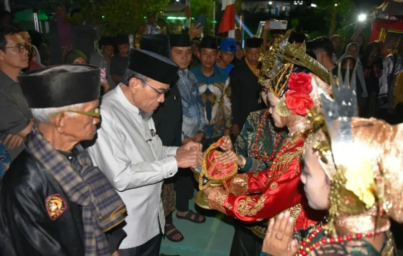 Wakil Wali Kota Padang Maigus Nasir meresmikan Sasaran Silek Ranah Nuansa Tampat Lua. (Foto: Pemko Padang)