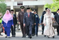 Wakil Wali Kota Padang Maigus Nasir memimpin Upacara Peringatan Gugurnya Bagindo Aziz Chan ke-79 di Lapangan Upacara Balai Kota Aie Pacah, Minggu (19/7/2026) pagi. (Foto: Pemko Padang)
