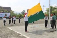 Paskibraka Kota Padang mematangkan persiapan upacara gugurnya Bagindo Aziz Chan ke-79 di Lapangan Tugu APEKSI, Kompleks Kantor Balai Kota Padang, Aie Pacah, Sabtu (18/7/2026). (Foto: Pemko Padang)