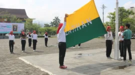 Paskibraka Kota Padang mematangkan persiapan upacara gugurnya Bagindo Aziz Chan ke-79 di Lapangan Tugu APEKSI, Kompleks Kantor Balai Kota Padang, Aie Pacah, Sabtu (18/7/2026). (Foto: Pemko Padang)