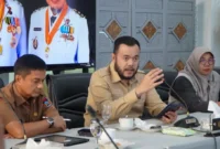 Wali Kota Padang Fadly Amran saat pertemuan dengan Forum Bank Sampah Kota Padang di Gedung Putih Rumah Dinas Wali Kota, Senin (27/7/2026). (Foto: Pemko Padang)