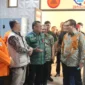 Sekda Padang Raju Minropa mendampingi Pimpinan Ombudsman RI, Manager Nasution saat meninjau PCC di Lantai II Balai Kota Padang, Aie Pacah, Kamis (23/7/2026). (Foto: Pemko Padang)