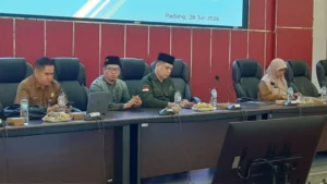 Plt Kabag Kesra Setdako Padang Zul Asfi Lubis bersama para narasumber