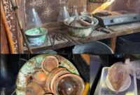 Sejumlah barang bukti berupa emas murni hasil olahan, emas urai, dan kantong perak murni yang diamankan di sebuah rumah di Jalan Dr. Hamka, Kelurahan Kampai Tabu Karambia, Kecamatan Lubuk Sikarah, Kota Solok, Sumbar. (Foto: Dok. Polda Sumbar)