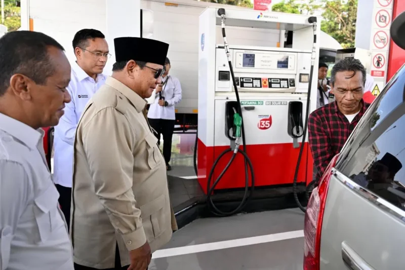 Presiden Prabowo Subianto resmi meluncurkan Program Mandatori Biodiesel B50 di Rest Area KM 57 Karawang, Jawa Barat, Kamis (9/7/2026). (Foto: BPMI Setpres)