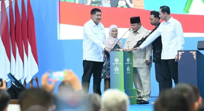 Presiden Prabowo Subianto meresmikan Akad Massal 62.000 Unit KPR Rumah Subsidi dan KUR Perumahan di kawasan Puri Delta City Side Batang, Kabupaten Batang, Jawa Tengah, Kamis (30/7/2026). (Foto: BPMI Setpres)
