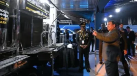 Presiden Prabowo Subianto meninjau Pameran Bhayangkara dalam rangka Hari Bhayangkara ke-80 di Lapangan Satuan Latihan Korbrimob, Cikeas, Kabupaten Bogor, Jawa Barat, Rabu (1/7/2026). (Foto: BPMI Setpres)