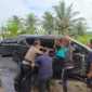 Proses evakuasi korban kecelakaan lalu lintas di Korong Pasar Laban, Nagari Sicincin, Kecamatan 2×11 Enam Lingkung, Kabupaten Padang Pariaman. (Foto: Ist)