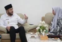 Wali Kota Padang Fadly Amran menerima audiensi Puan Malika Jomantara di Kediaman Resmi Wali Kota Padang, Rabu (22/7/2026). (Foto: Pemko Padang)