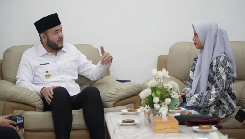 Wali Kota Padang Fadly Amran menerima audiensi Puan Malika Jomantara di Kediaman Resmi Wali Kota Padang, Rabu (22/7/2026). (Foto: Pemko Padang)