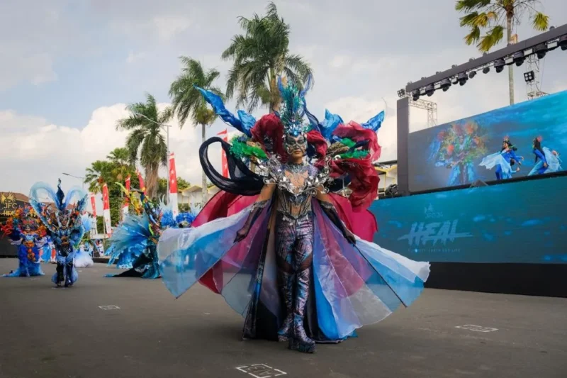 Puncak penyelenggaraan Jember Fashion Carnaval (JFC) 2026 di Alun-Alun Kabupaten Jember, Minggu (26/7). (Foto: Kemenpar)