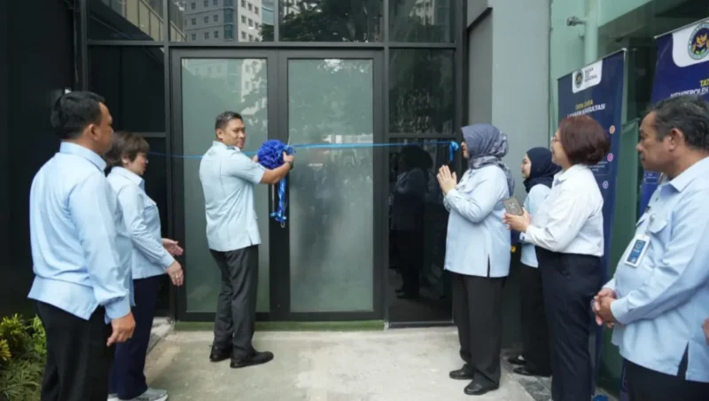 Kepala Badan Gizi Nasional, Sudaryono meresmikan Pusat Pelayanan Terpadu Program MBG dan Media Center. (Foto: Biro Hukum dan Humas BGN)